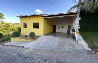 Imagem: A casa em condomínio possui 3 Dormitórios, 3 Banheiros, 2