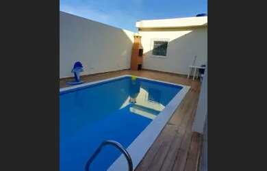 Imagem: A casa possui 2 Dormitórios e está localizado em Cajueiro