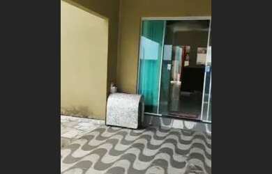 Imagem: A casa possui 2 Dormitórios e 2 Banheiros e está localizado