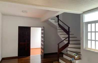 Imagem: O depósito possui 5 Vagas na garagem e 360m² de Área e está