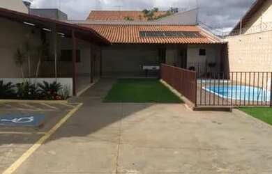 Imagem: A casa possui 4 Vagas na garagem e está localizado em Parque