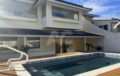 Imagem: A casa em condomínio possui 4 Dormitórios, 5 Banheiros, 3