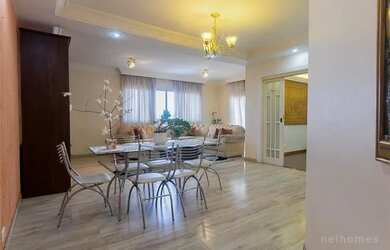 Imagem: O apartamento possui 4 Dormitórios, 3 Banheiros, 2 Vagas na