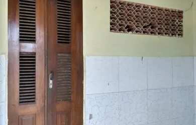 Imagem: A casa possui 2 Dormitórios, 1 Banheiro e está localizado