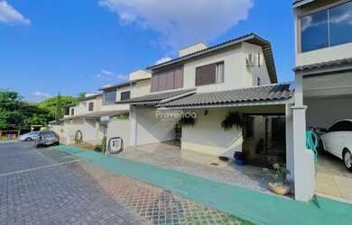 Imagem: A casa possui 4 Dormitórios, 3 Banheiros, 3 Vagas na garagem