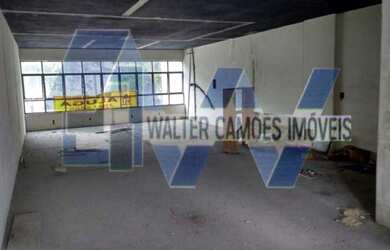 Imagem: O depósito possui 5 Vagas na garagem e 350m² de Área e está