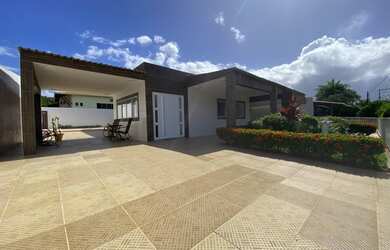 Imagem: A casa à venda possui 3 Dormitórios, 3 Banheiros, 4 Vagas