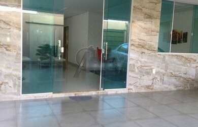 Imagem: A casa possui 3 Dormitórios, 1 Banheiro, 4 Vagas na garagem