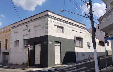 Imagem: O depósito possui 2 Vagas na garagem, 190m² de Área e está