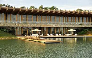 Imagem: O terreno possui 5.999m² de Área e está localizado em Porto