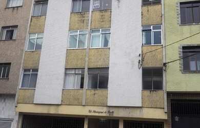 Imagem: O apartamento possui 3 Dormitórios, 1 Banheiro, 1 Vaga na garagem