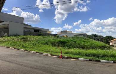 Imagem: O terreno possui 432m² de Área e está localizado em Jardim