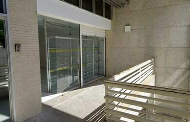 Imagem: O depósito possui 1 Vaga na garagem e 280m² de Área e está