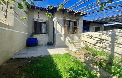 Imagem: A casa possui 2 Dormitórios, 1 Banheiro, 1 Vaga na garagem