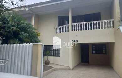 Imagem: A casa possui 3 Dormitórios, 2 Banheiros, 2 Vagas na garagem