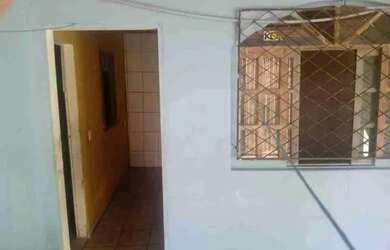 Imagem: A casa possui 1 Dormitório, 1 Banheiro, 1 Vaga na garagem