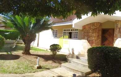 Imagem: A casa em condomínio possui 4 Dormitórios, 1 Banheiro, 4 Vagas