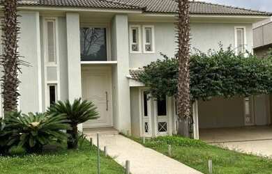 Imagem: A casa em condomínio possui 4 Dormitórios, 5 Banheiros, 4