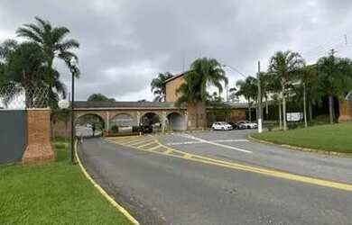 Imagem: A casa em condomínio possui 5 Dormitórios, 2 Banheiros, 4