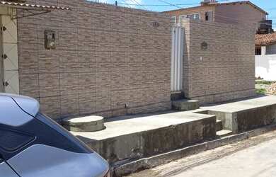 Imagem: A casa possui 3 Dormitórios, 3 Banheiros, 3 Vagas na garagem