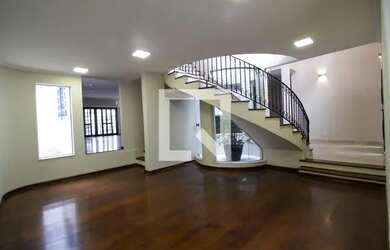 Imagem: A casa em condomínio possui 4 Dormitórios, 5 Banheiros, 4