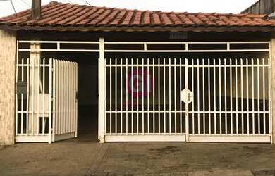 Imagem: A casa possui 2 Dormitórios, 2 Banheiros, 4 Vagas na garagem