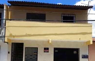 Imagem: A casa possui 2 Dormitórios, 2 Banheiros, 1 Vaga na garagem