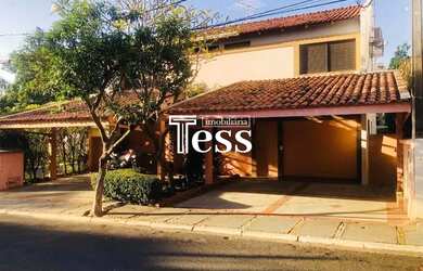 Imagem: A casa em condomínio possui 3 Dormitórios, 3 Banheiros, 2