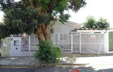 Imagem: A casa possui 3 Dormitórios, 1 Banheiro, 1 Vaga na garagem