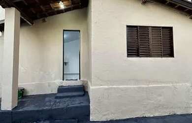 Imagem: A casa possui 1 Dormitório e 1 Banheiro e está localizado