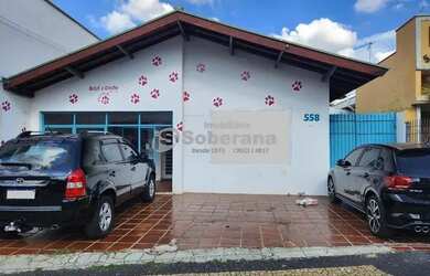 Imagem: A casa possui 4 Dormitórios, 3 Banheiros, 3 Vagas na garagem