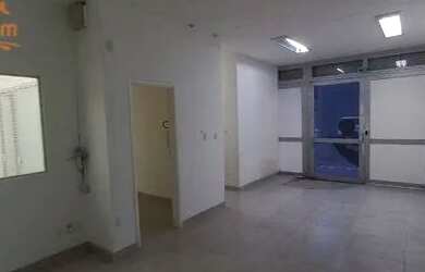 Imagem: O depósito possui 1 Vaga na garagem, 150m² de Área e está