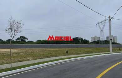 Imagem: O terreno possui 900m² de Área e está localizado em Urbanova