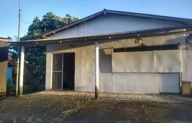 Imagem: A casa possui 3 Dormitórios, 1 Banheiro e está localizado