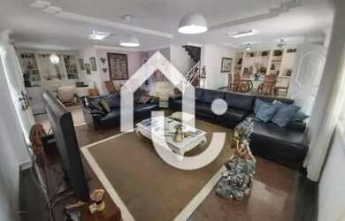 Imagem: A casa em condomínio possui 5 Dormitórios, 5 Banheiros, 4