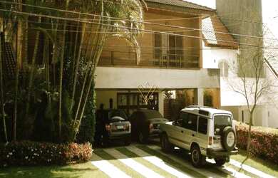 Imagem: A casa em condomínio possui 4 Dormitórios, 5 Banheiros, 5