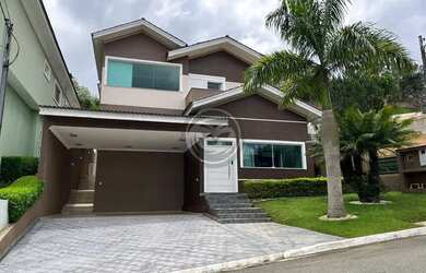 Imagem: A casa em condomínio possui 5 Dormitórios, 5 Banheiros, 5