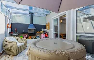 Imagem: A casa em condomínio possui 3 Dormitórios, 2 Banheiros, 2