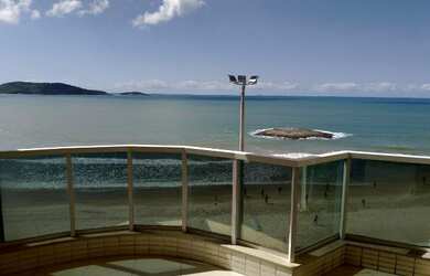 Imagem: O apartamento possui 3 Dormitórios, Acomodam 8 pessoas, 2 Vagas