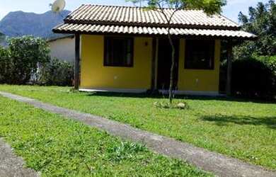 Imagem: A casa possui 2 Dormitórios e 2 Vagas na garagem e está localizado