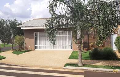 Imagem: A casa em condomínio possui 4 Dormitórios, 5 Banheiros, 2