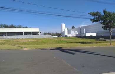 Imagem: O terreno possui 5.225m² de Área e está localizado em Medeiros