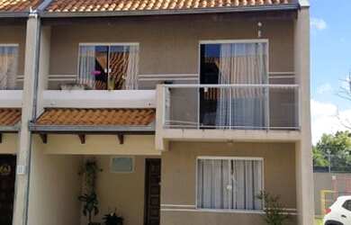 Imagem: A casa possui 3 Dormitórios, 1 Banheiro, 2 Vagas na garagem