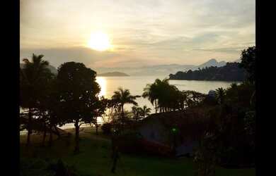 Imagem: A casa em condomínio possui 4 Dormitórios, 3 Banheiros, 3