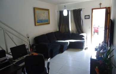 Imagem: A casa possui 2 Dormitórios, 3 Banheiros, 2 Vagas na garagem