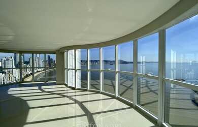 Imagem: O apartamento possui 4 Dormitórios, 4 Banheiros, 4 Vagas na