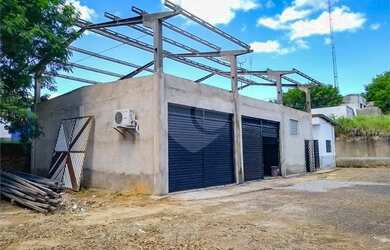 Imagem: O depósito possui 5 Vagas na garagem, 334m² de Área e está