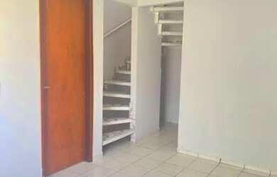 Imagem: A casa em condomínio possui 2 Dormitórios, 1 Banheiro, 2 Vagas