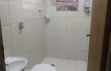 Imagem: A casa possui 1 Dormitório e 1 Banheiro e está localizado