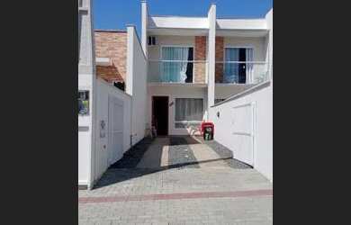 Imagem: A casa possui 2 Dormitórios, 2 Banheiros, 3 Vagas na garagem